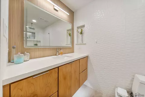 Bath - 7429 E 26 St, Yuma, AZ 85365 photo 2 of 4