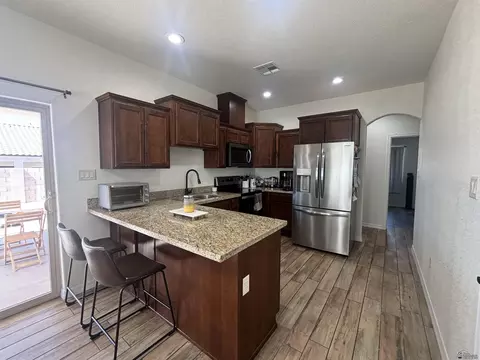 Kitchen - 8696 E 41 St, Yuma, AZ 85365 photo 2 of 3