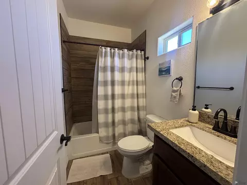 Bath - 8696 E 41 St, Yuma, AZ 85365 photo 2 of 2
