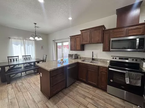 Kitchen - 8696 E 41 St, Yuma, AZ 85365 photo 1 of 3