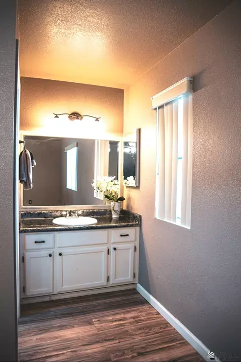 Bath - 6104 E 43 Pl, Yuma, AZ 85365 photo 2 of 3