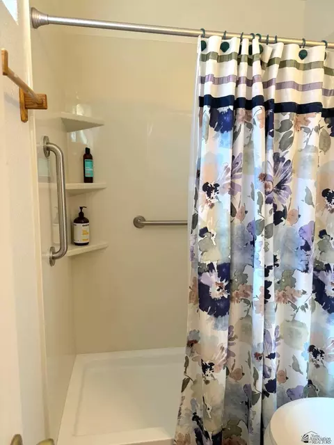 Bath - 5216 E 33 Pl, Yuma, AZ 85365 photo 3 of 3