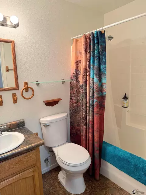 Bath - 5216 E 33 Pl, Yuma, AZ 85365 photo 1 of 3
