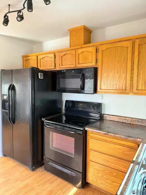 Kitchen - 5216 E 33 Pl, Yuma, AZ 85365 photo 3 of 3