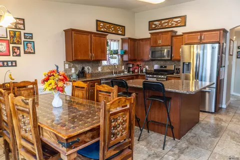 Kitchen - 11515 E 35 Pl, Yuma, AZ 85367 photo 3 of 5