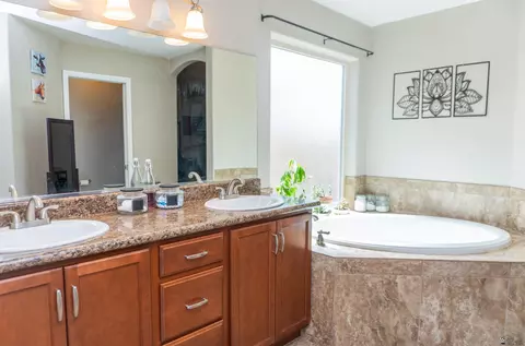 Bath - 11515 E 35 Pl, Yuma, AZ 85367 photo 4 of 6