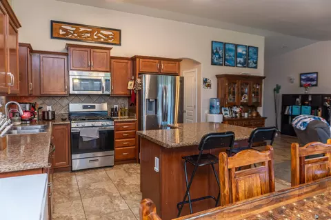 Kitchen - 11515 E 35 Pl, Yuma, AZ 85367 photo 2 of 5