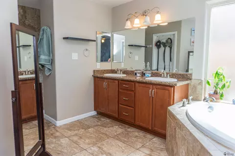 Bath - 11515 E 35 Pl, Yuma, AZ 85367 photo 2 of 6