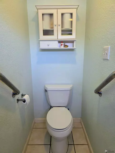 Bath - 11232 E 37 Ln, Yuma, AZ 85367 photo 2 of 4