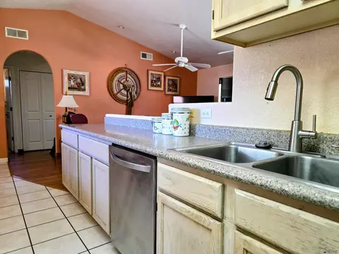Kitchen - 11232 E 37 Ln, Yuma, AZ 85367 photo 2 of 2
