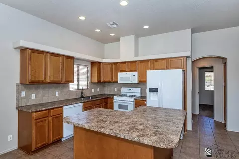 Kitchen - 11815 E Alpha Way, Yuma, AZ 85367 photo 2 of 4