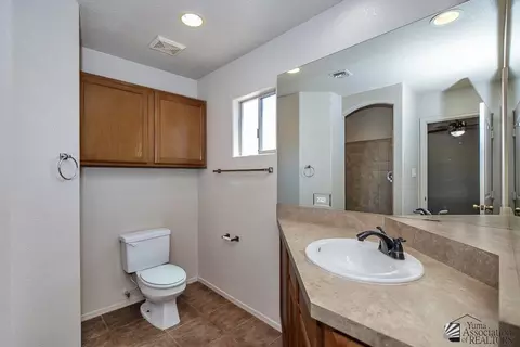 Bath - 11815 E Alpha Way, Yuma, AZ 85367 photo 2 of 4