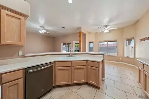 Kitchen - 10595 E 35 Pl, Yuma, AZ 85365 photo 3 of 4