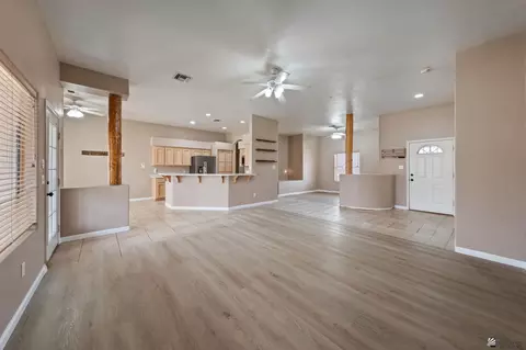 Living - 10595 E 35 Pl, Yuma, AZ 85365 photo 2 of 3