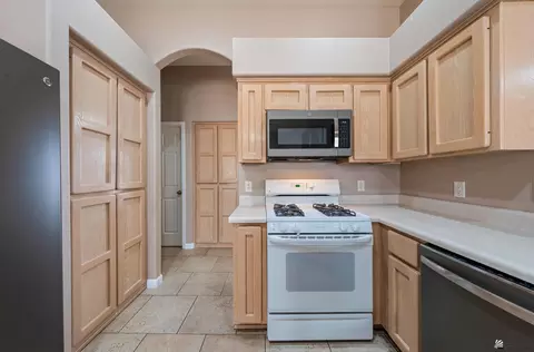 Kitchen - 10595 E 35 Pl, Yuma, AZ 85365 photo 4 of 4