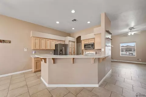 Kitchen - 10595 E 35 Pl, Yuma, AZ 85365 photo 1 of 4