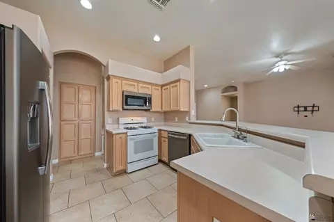 Kitchen - 10595 E 35 Pl, Yuma, AZ 85365 photo 2 of 4