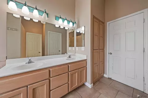 Bath - 10595 E 35 Pl, Yuma, AZ 85365 photo 1 of 2