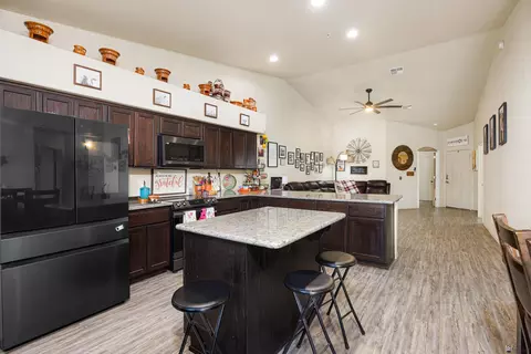 Kitchen - 7316 E 39 Pl, Yuma, AZ 85365 photo 2 of 3