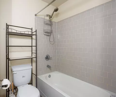 Bath - 7316 E 39 Pl, Yuma, AZ 85365 photo 1 of 2