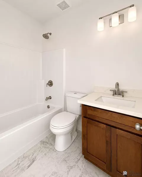 Bath - 10828 E 46 Ln, Yuma, AZ 85367 photo 1 of 2