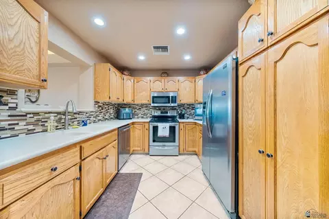 Kitchen - 13354 E 35 St, Yuma, AZ 85367 photo 1 of 2