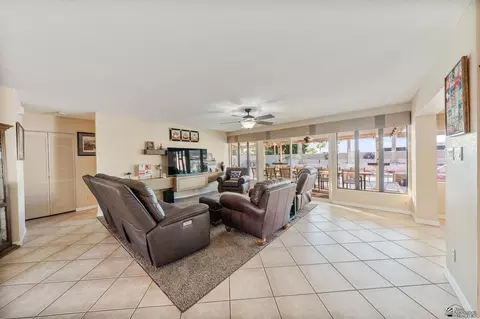 Living - 13354 E 35 St, Yuma, AZ 85367 photo 2 of 3