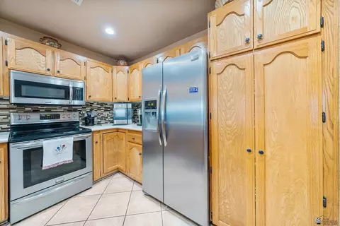 Kitchen - 13354 E 35 St, Yuma, AZ 85367 photo 2 of 2