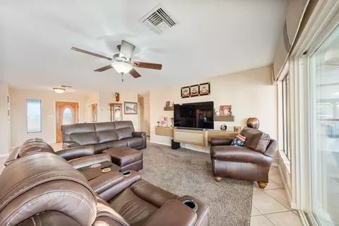 Living - 13354 E 35 St, Yuma, AZ 85367 photo 2 of 2