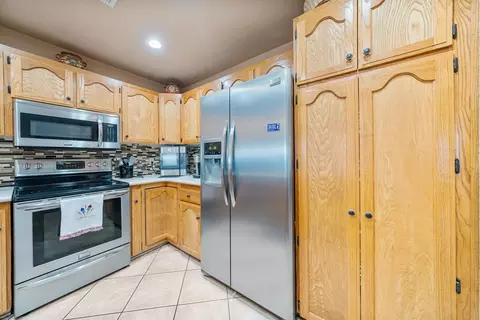 Kitchen - 13354 E 35 St, Yuma, AZ 85367 photo 2 of 2