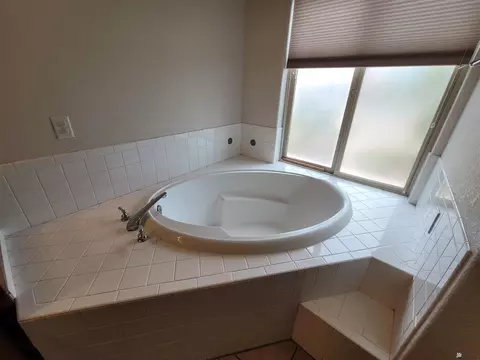 Bath - 10618 E 37 Pl, Yuma, AZ 85365 photo 3 of 5