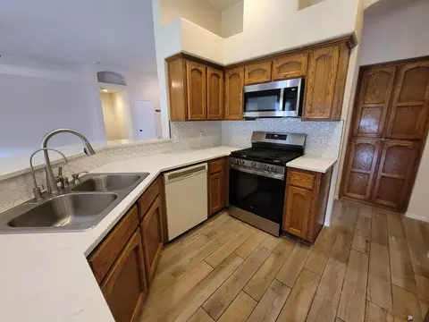 Kitchen - 10618 E 37 Pl, Yuma, AZ 85365 photo 2 of 3
