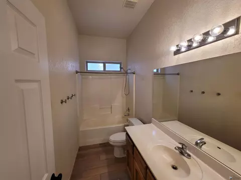 Bath - 10618 E 37 Pl, Yuma, AZ 85365 photo 1 of 5