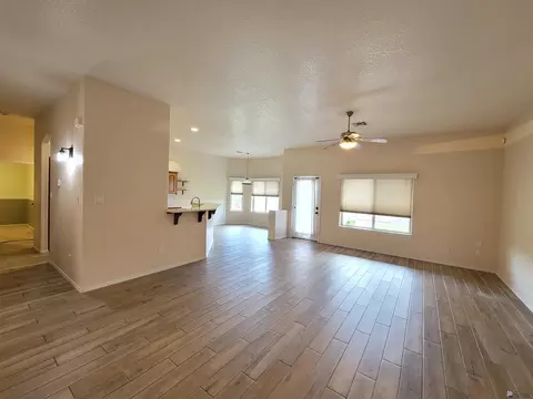 Living - 10618 E 37 Pl, Yuma, AZ 85365 photo 1 of 3