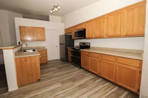 Kitchen - 6103 E 43 St, Yuma, AZ 85365 photo 2 of 7