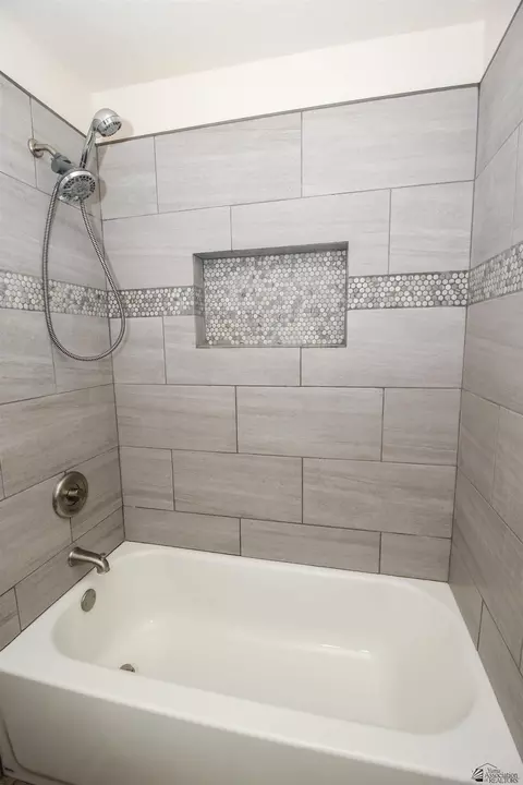 Bath - 6103 E 43 St, Yuma, AZ 85365 photo 2 of 5