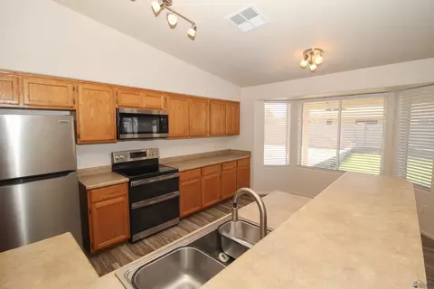 Kitchen - 6103 E 43 St, Yuma, AZ 85365 photo 1 of 7