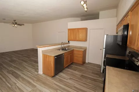 Kitchen - 6103 E 43 St, Yuma, AZ 85365 photo 7 of 7