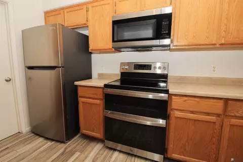 Kitchen - 6103 E 43 St, Yuma, AZ 85365 photo 4 of 7