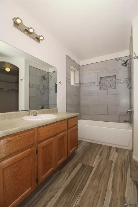 Bath - 6103 E 43 St, Yuma, AZ 85365 photo 4 of 5