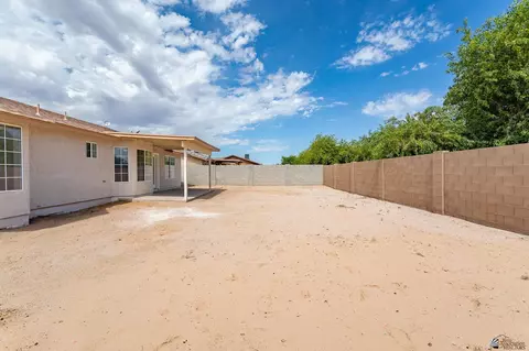 Exterior - 7868 E 42 Pl, Yuma, AZ 85365 photo 4 of 9