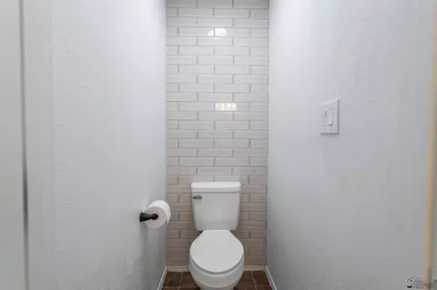 Bath - 7868 E 42 Pl, Yuma, AZ 85365 photo 3 of 4
