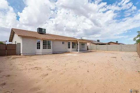 Exterior - 7868 E 42 Pl, Yuma, AZ 85365 photo 6 of 9