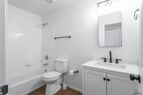 Bath - 7868 E 42 Pl, Yuma, AZ 85365 photo 1 of 4