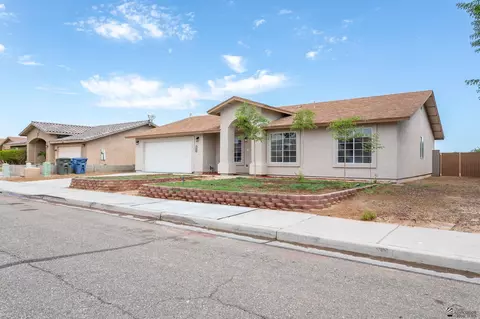 Exterior - 7868 E 42 Pl, Yuma, AZ 85365 photo 2 of 9