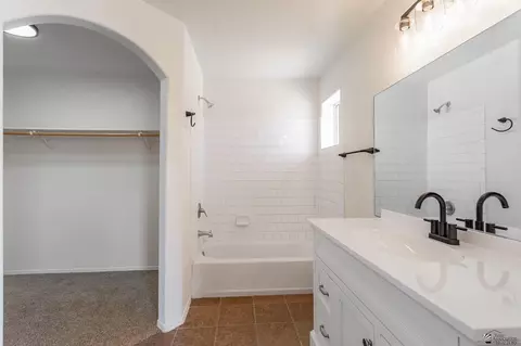 Bath - 7868 E 42 Pl, Yuma, AZ 85365 photo 2 of 4
