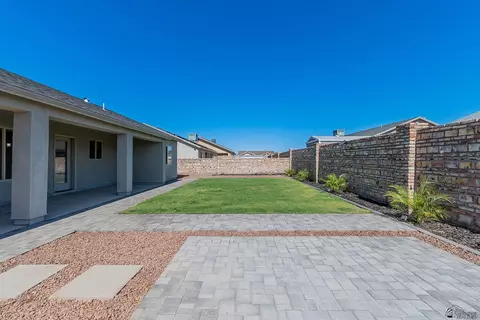 Exterior - 10233 E 34 Pl, Yuma, AZ 85365 photo 5 of 6