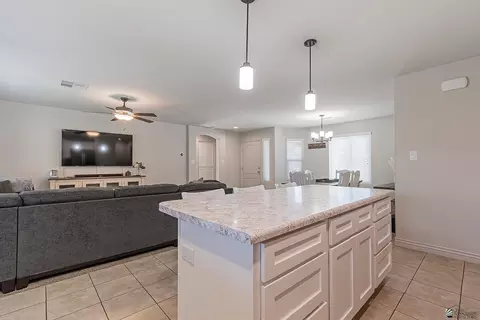 Kitchen - 10233 E 34 Pl, Yuma, AZ 85365 photo 3 of 3