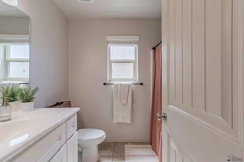 Bath - 10233 E 34 Pl, Yuma, AZ 85365 photo 2 of 2