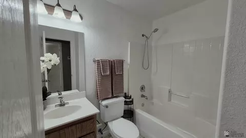 Bath - 10429 E 37 St, Yuma, AZ 85365 photo 2 of 2